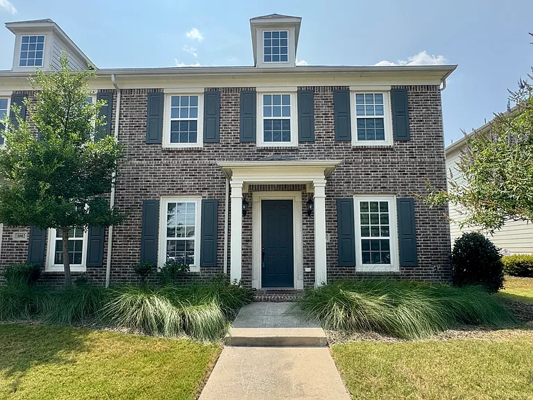1000 Marian Dr — Photo 2
