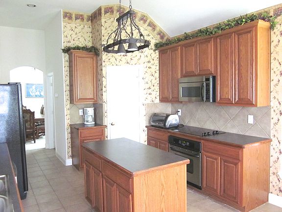 3rd image of 1509 Skyline Dr