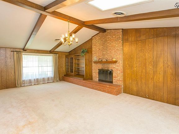 5th image of 1809 Tanglewood Dr