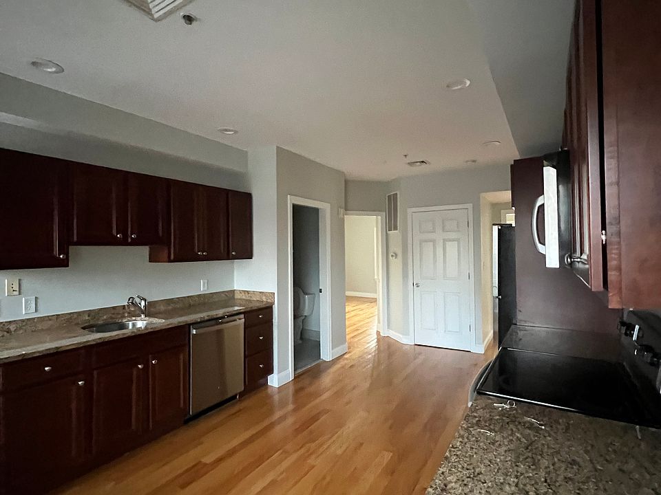 1st image of 500 Moody St APT 11