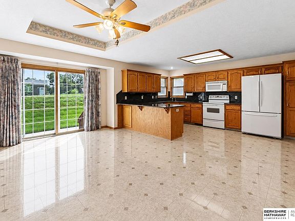 4th image of 9102 S Glenview Dr