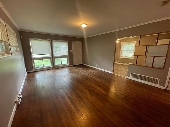 2nd image of 939 Byron Ave