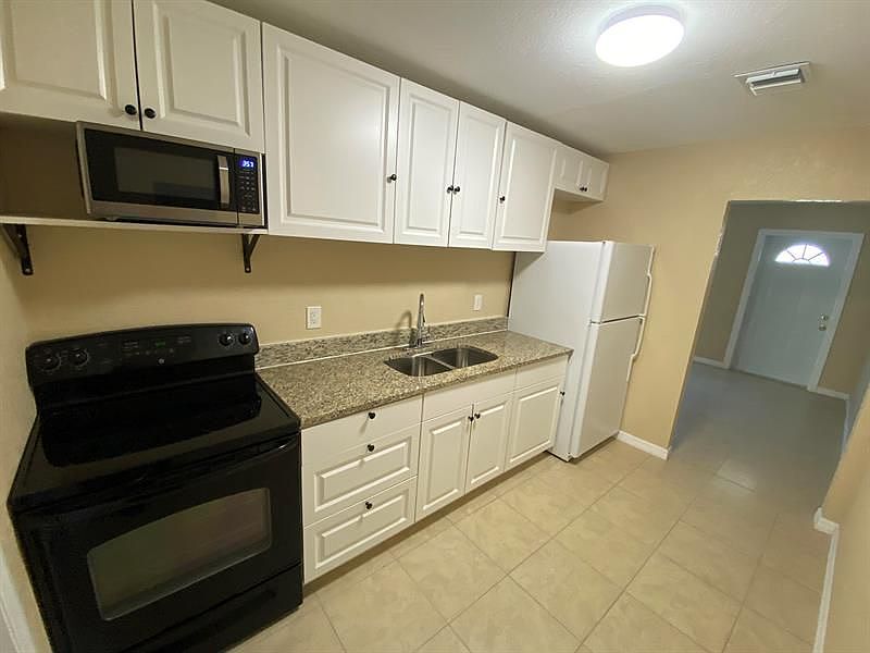 1st image of 1400 Avenue I APT B