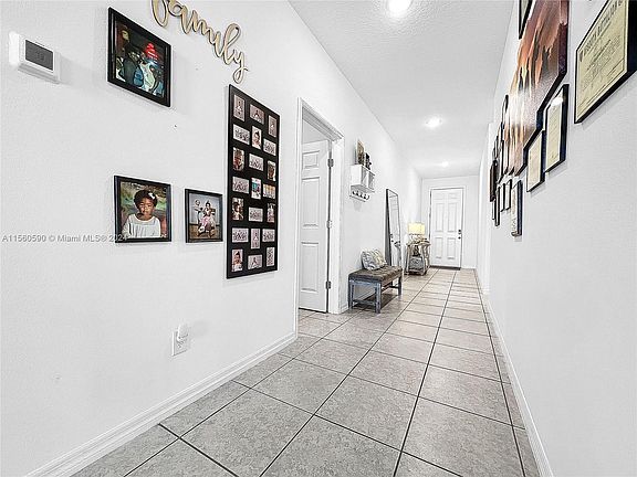 4th image of 234 Tarpon Bay Blvd