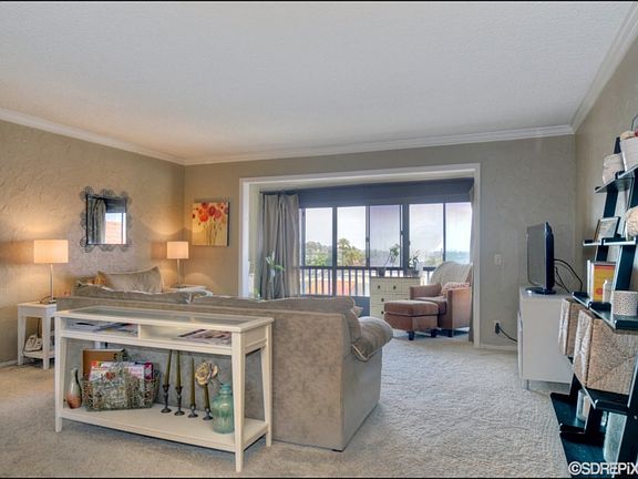 3rd image of 2530 Clairemont Dr Unit 309