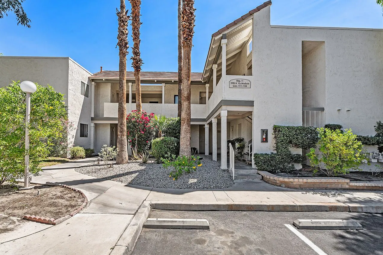 2 bed, 1034 sqft, $5,500 — Photo 2