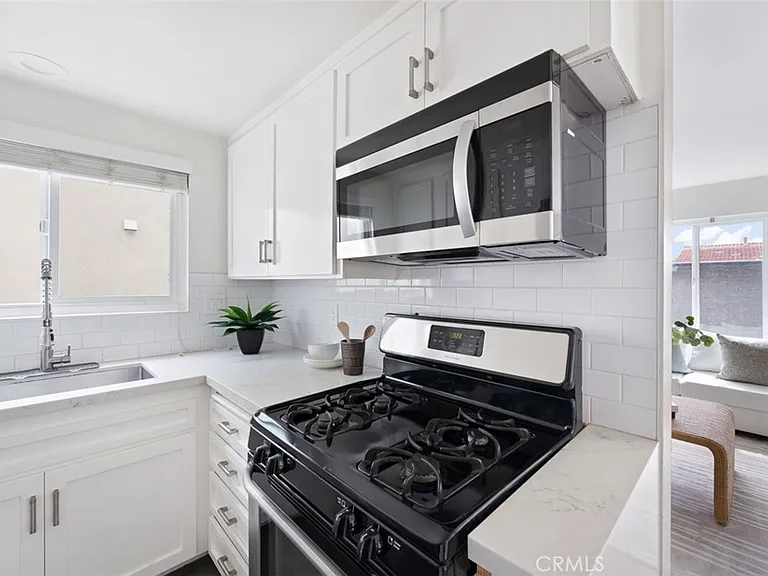 1059 Miramar St — Photo 10