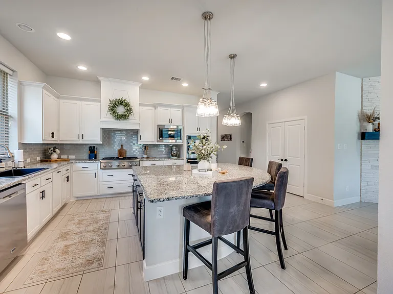 1044 Myers Park Trl — Photo 9