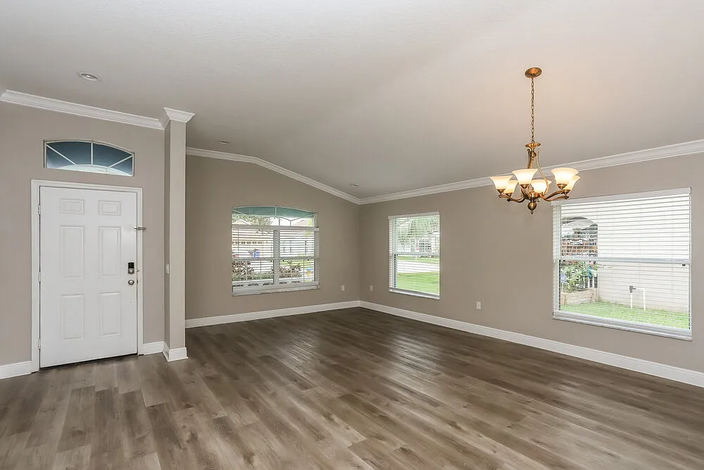 4 bed, 2.0 bath, 2061 sqft, $2,385 — Photo 4