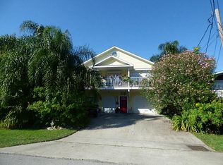 820 Dogwood Rd, Clear Lake Shores, TX 77565