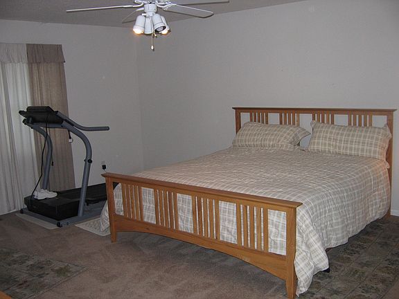 Master BR is 15'X18',large walk in closet