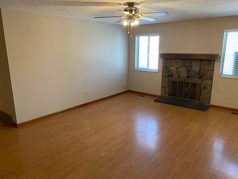 6102 S Everett St — Photo 3