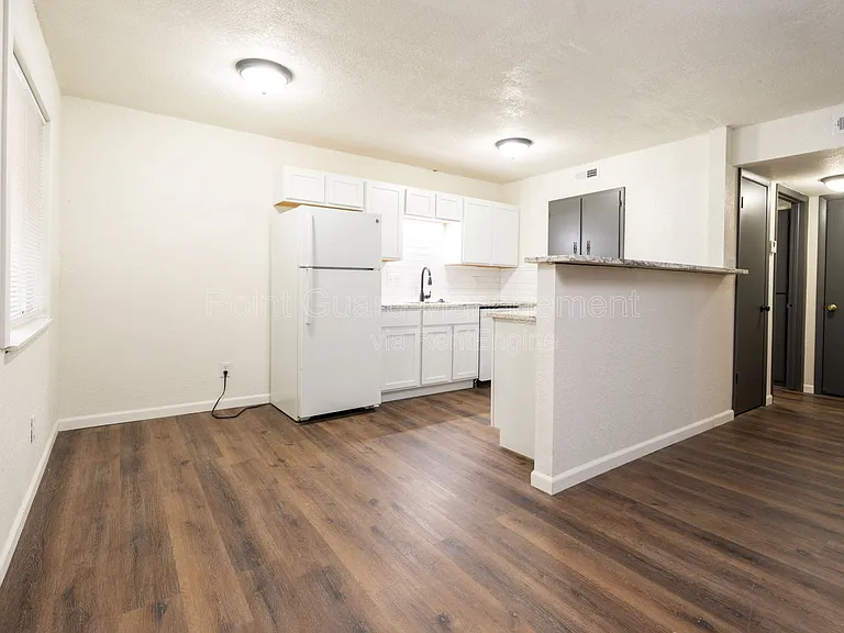 750 W Dayton Ave #204 — Photo 9