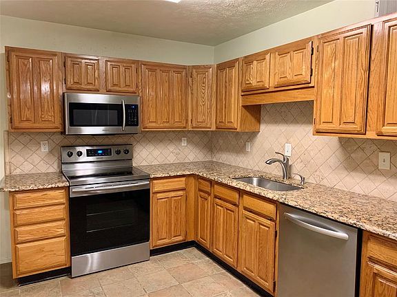 3rd image of 546 Goliad Dr
