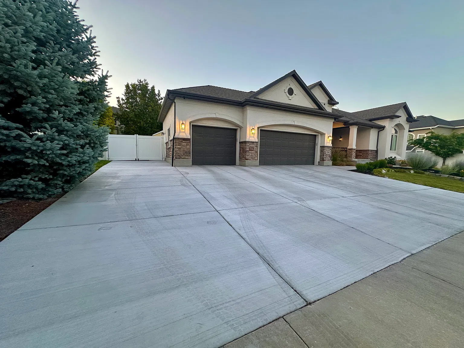 3 bed, 1300 sqft, $2,100 — Photo 4