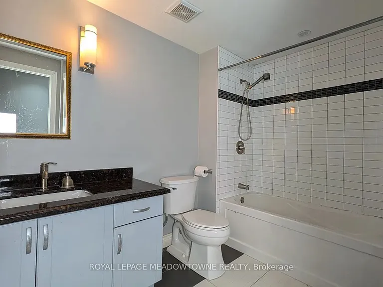 259 Queen Mary Dr — Photo 12