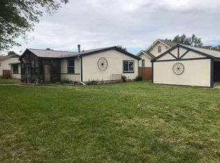 304 E Hickory St, Hesston, KS 67062
