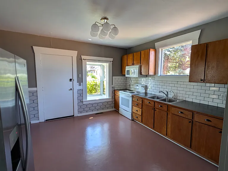 2200 Iron St — Photo 11