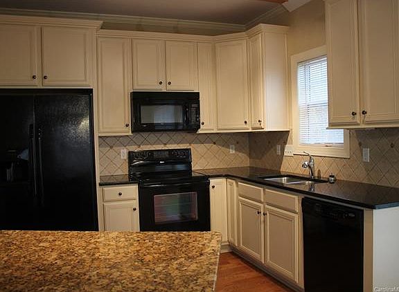 3rd image of 1682 Brandyhill Dr