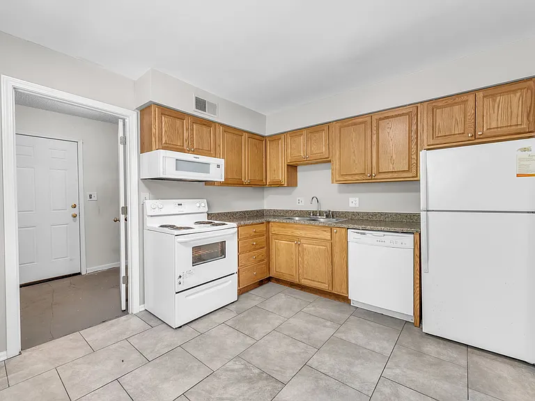 9201 E 54th St #9201 — Photo 6