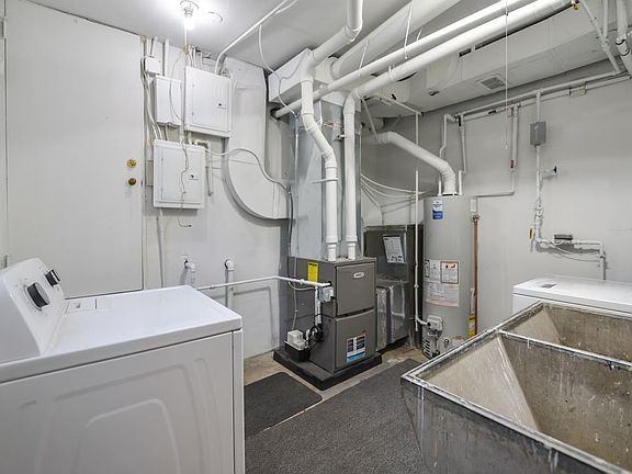 4th image of 814 Pauline Blvd #2