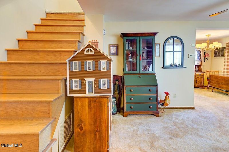 5th image of 244 Howell Street