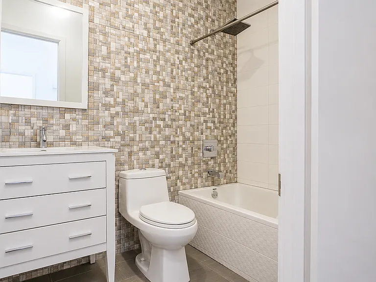218 Boerum St #2R — Photo 9
