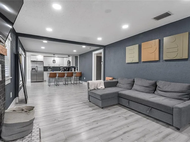806 E Hamilton Ave — Photo 7