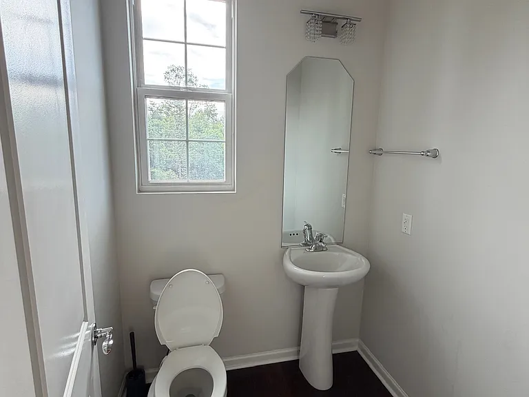 5975 N Pointe Dr — Photo 14