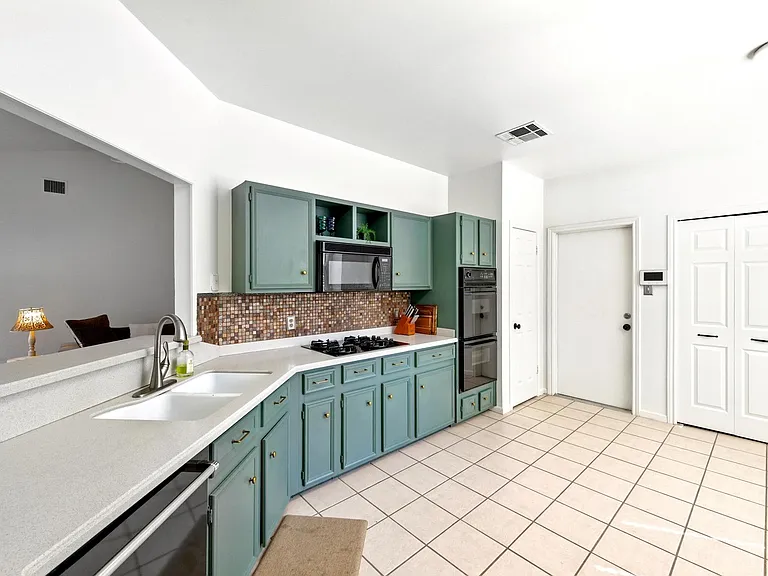 5807 Convict Hill Rd — Photo 11
