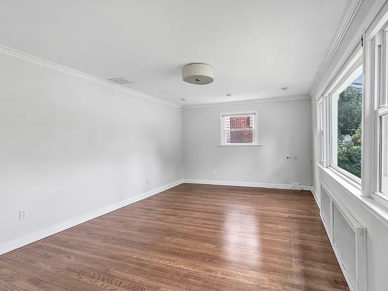 215 Bennett St — Photo 6