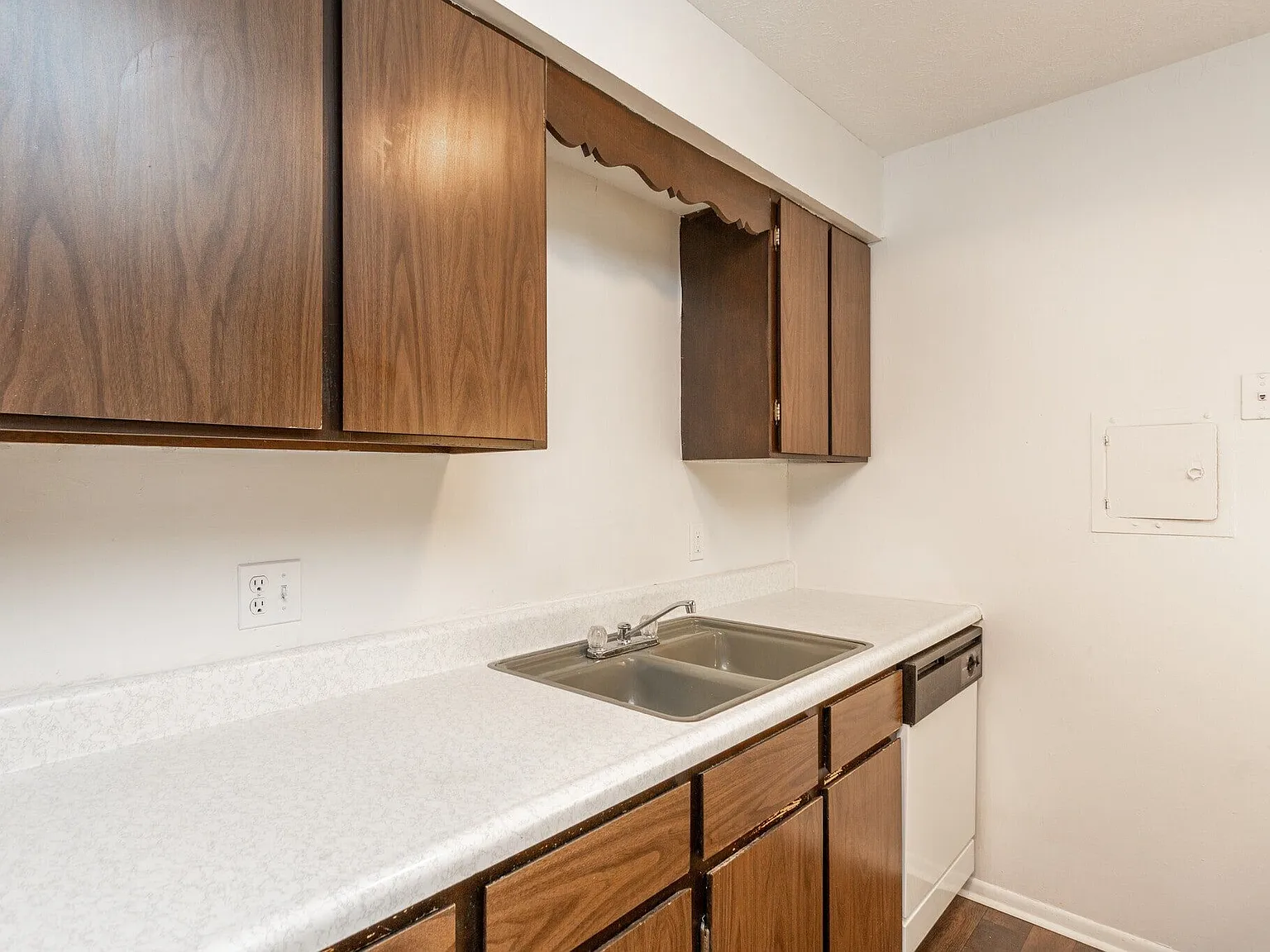 New Towne West Apartments — Photo 4