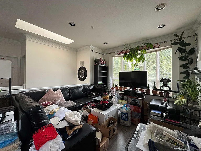 1478 E 57th Ave — Photo 4
