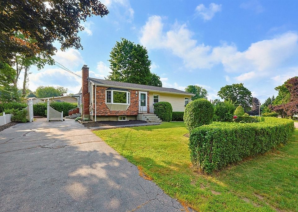 1st image of 7 Hemlock Dr