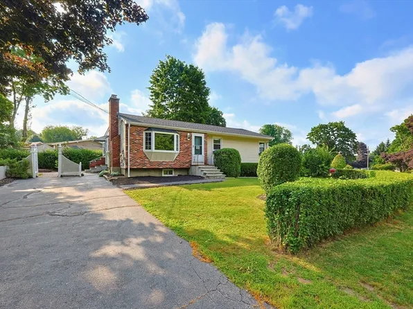 7 Hemlock Dr, Medway, MA 02053