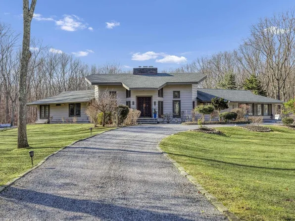 15 Target Rock Drive, Lloyd Harbor, NY 11743