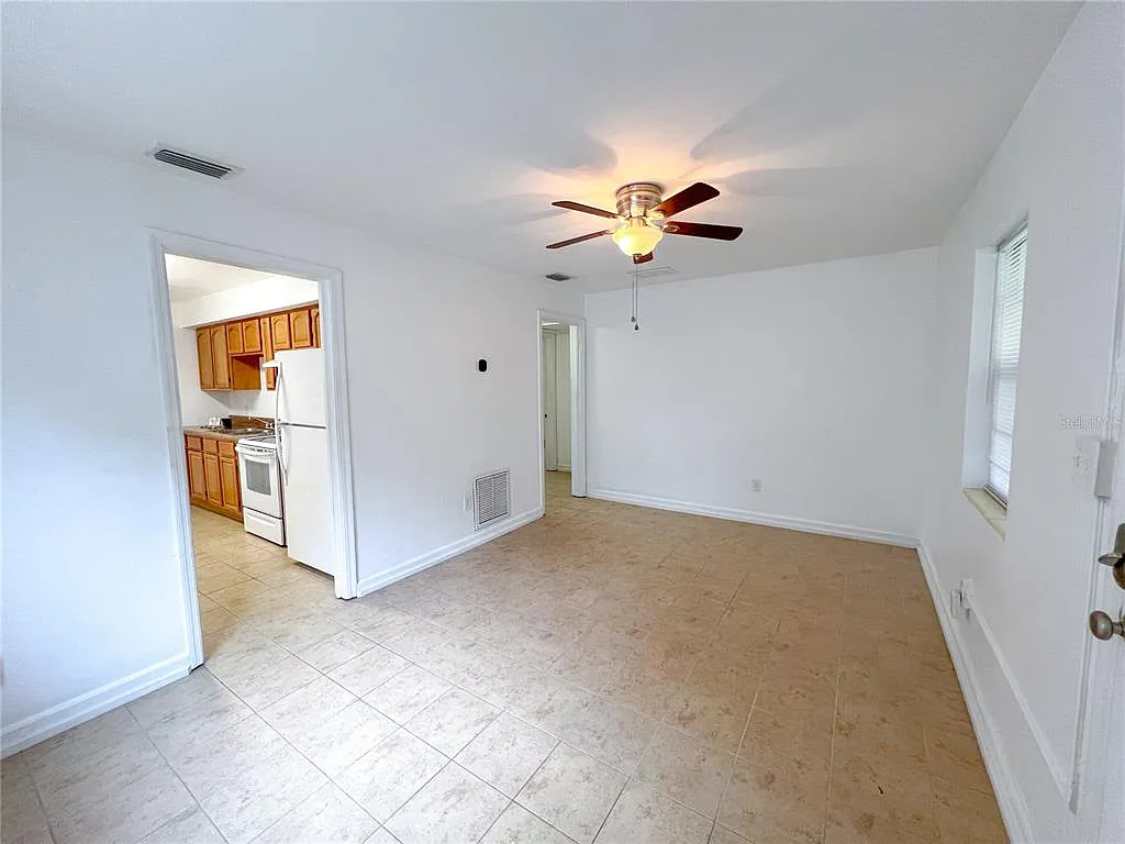 2 bed, 1.0 bath, 806 sqft, $1,495 — Photo 4
