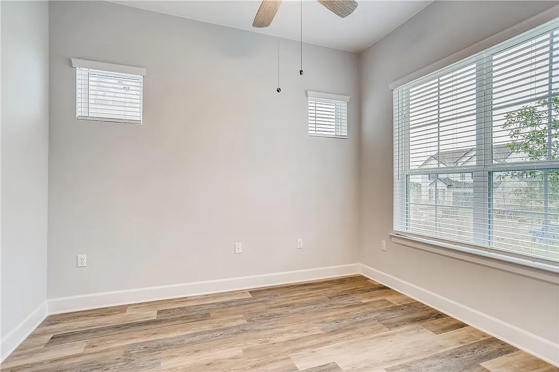3 bed, 2.5 bath, 2350 sqft, $3,600 — Photo 4