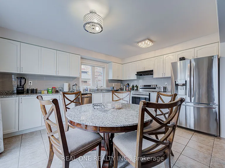 27 Cranston St #UPPER — Photo 11
