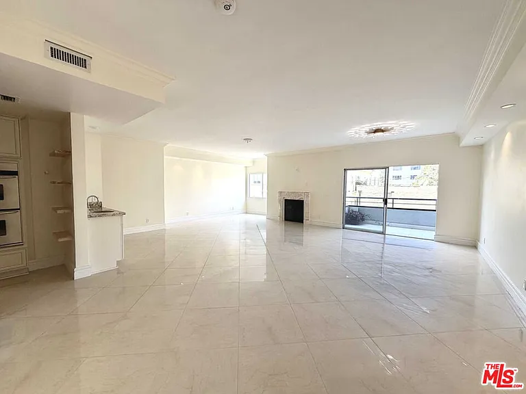121 S Palm Dr #404A — Photo 5