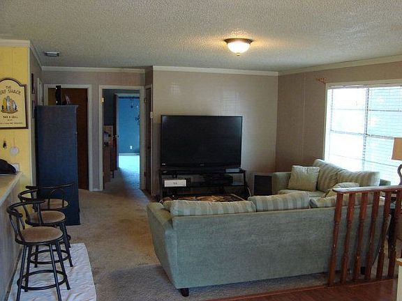 3rd image of 724 Hill Top Dr