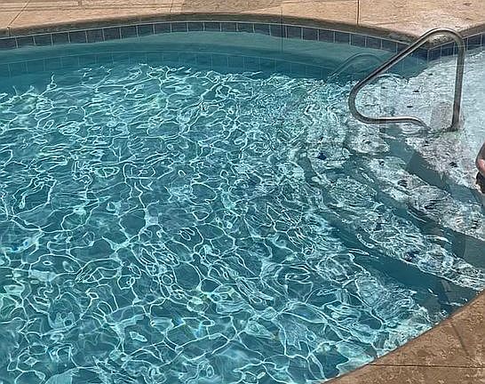 4th image of 433 Riverbend Dr