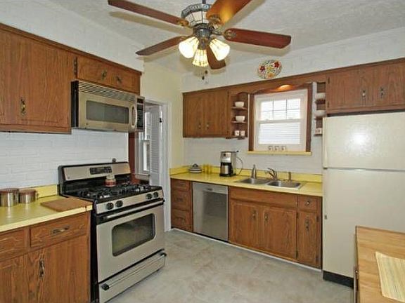 4th image of 131 Fairview Ave