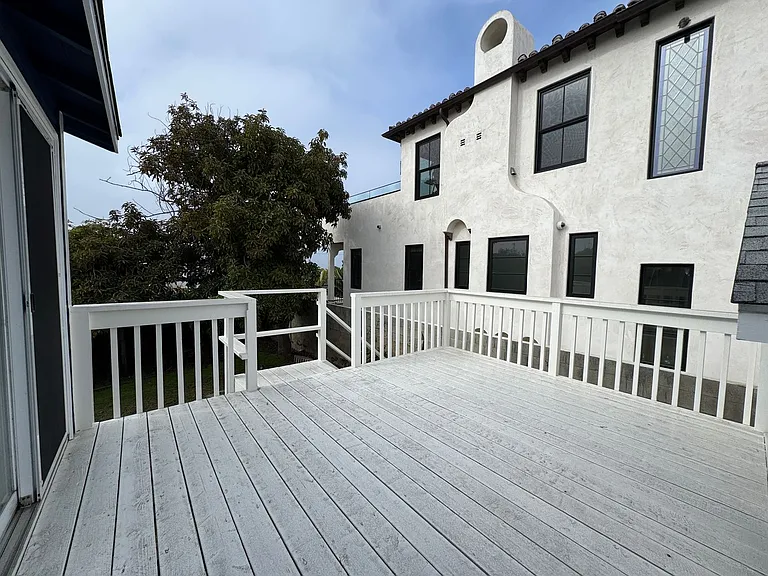 1527 Golden Ave — Photo 30