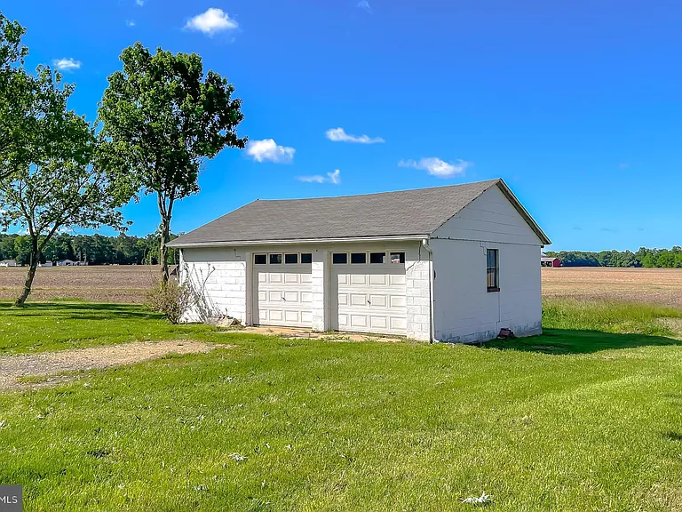 21859 Indian Bridge Rd — Photo 3