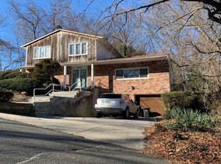 11 Elliot Ave, Dix Hills, NY 11746