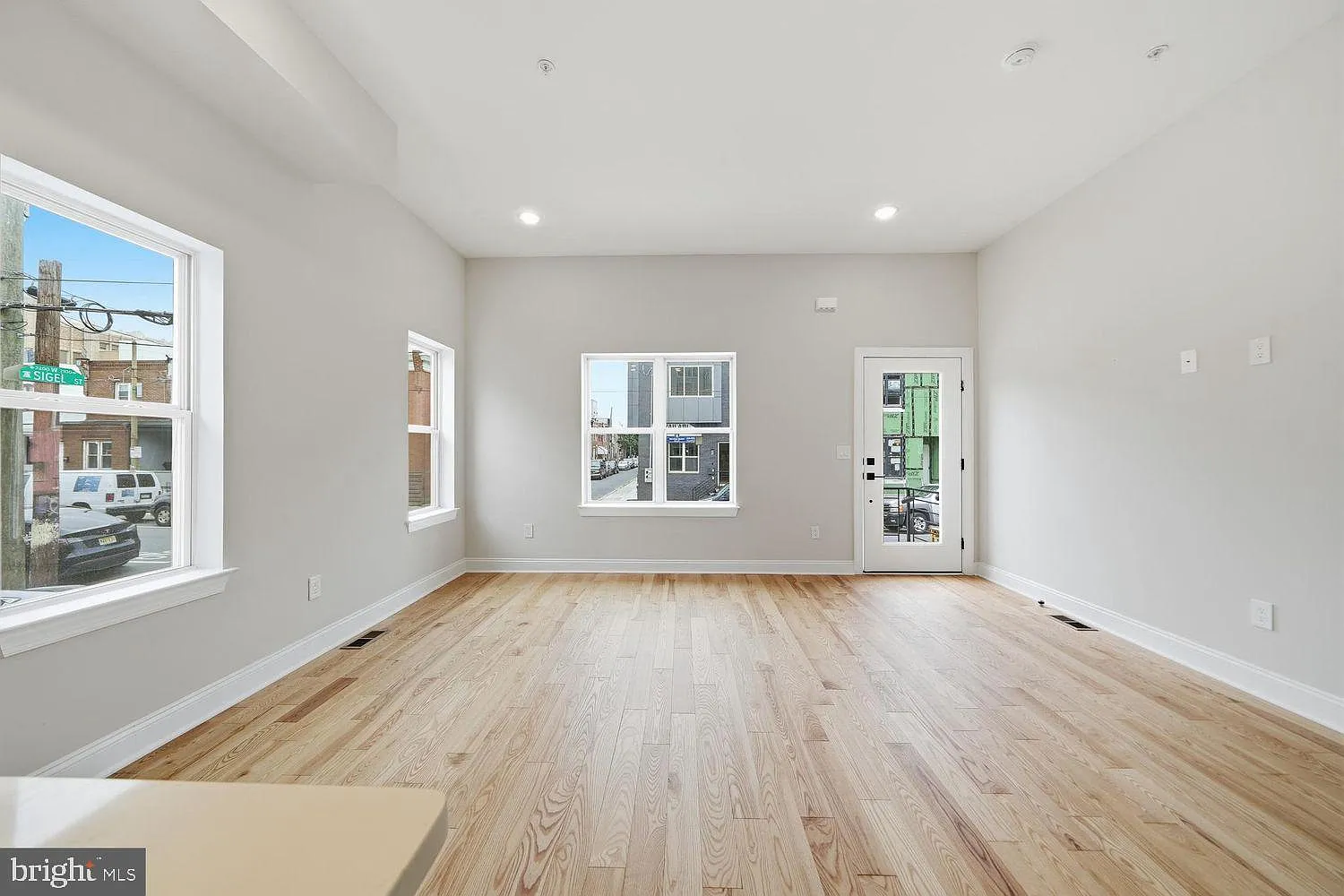 4 bed, 3.0 bath, $3,400 — Photo 4