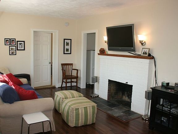 Living Room / Fireplace