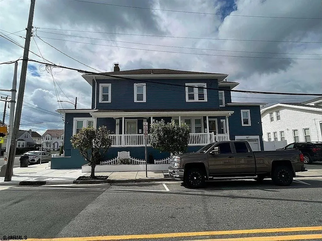 2 bed, 1.0 bath, $1,900 — Photo 3
