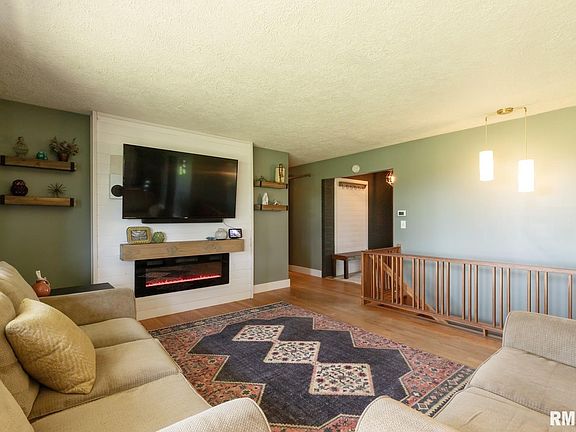 5th image of 1325 Blue Spruce Dr